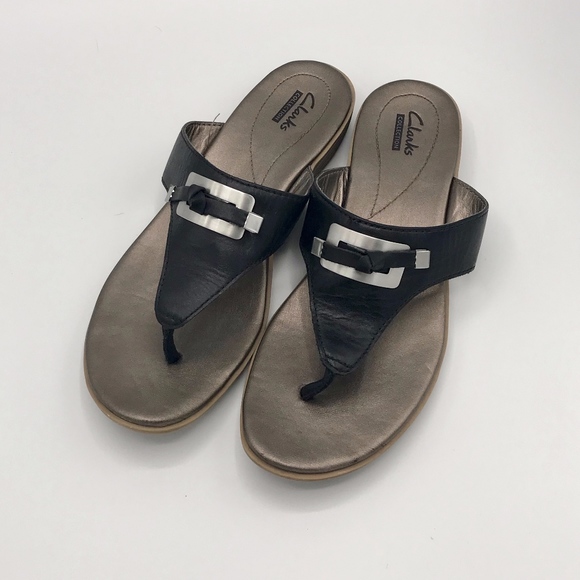 clarks thongs